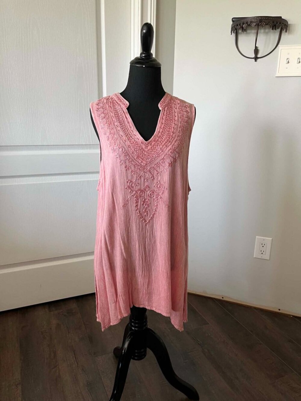 Emma G Women's Pink Embroidered Sleeveless Top size XL